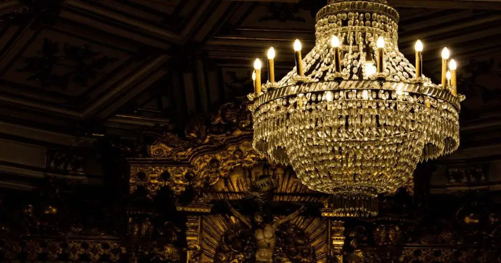image of a chandelier light
