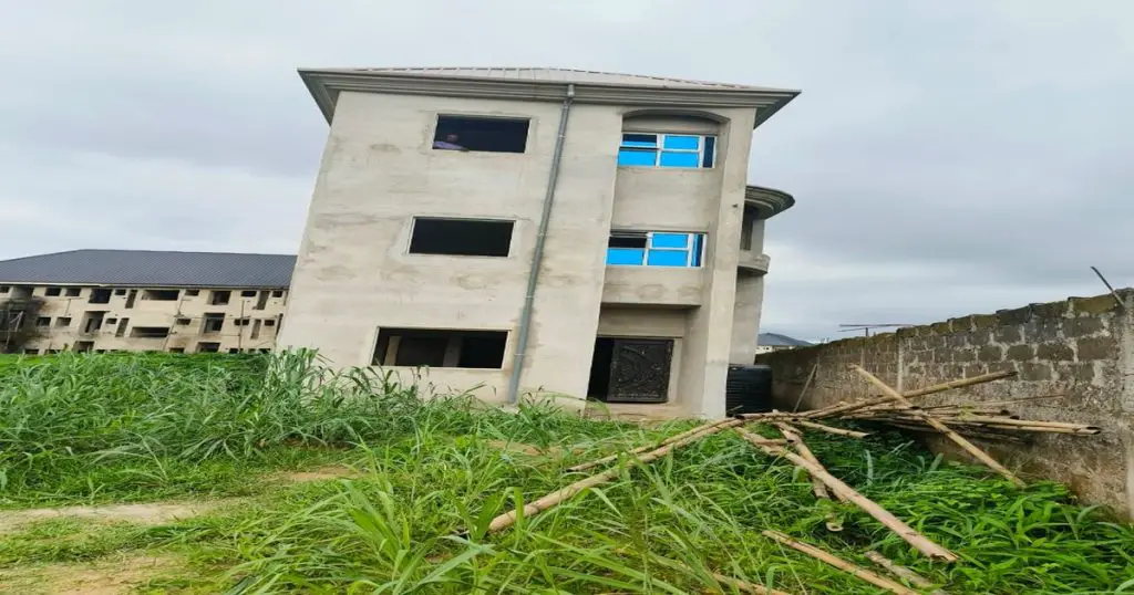 image of a house with concrete fascia used to explain concrete fascia designs in Nigeria
